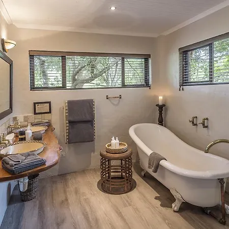 Kariega Game Reserve River Lodge Kenton on Sea Room photo